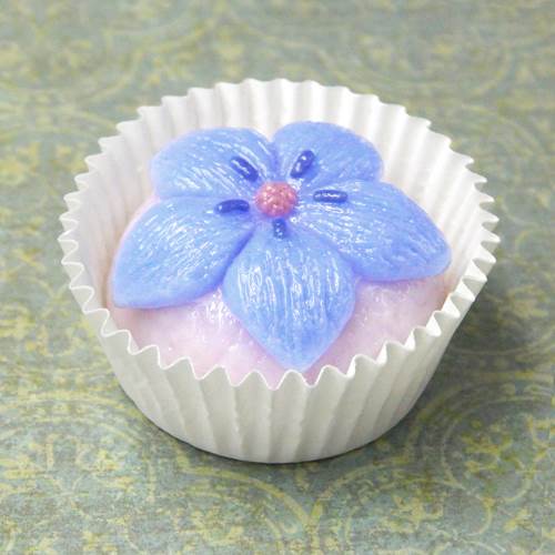 Click to view detail for HG-237 Flower Ball Strawberry/Blueberry $63